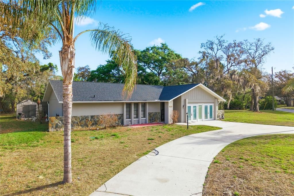 Active With Contract: $400,000 (5 beds, 2 baths, 2530 Square Feet)