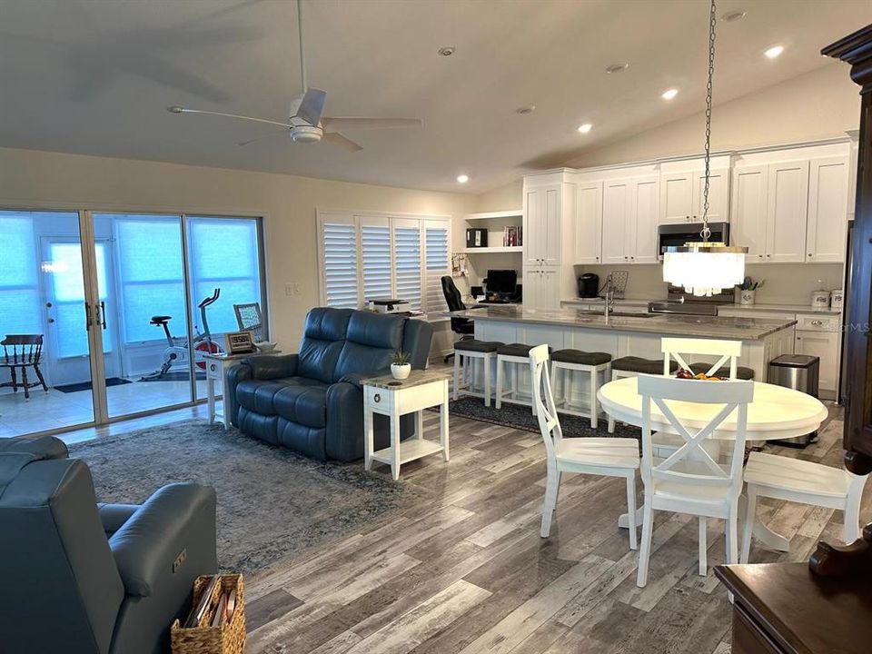 На продажу: $550,000 (2 спален, 2 ванн, 1205 Квадратных фут)