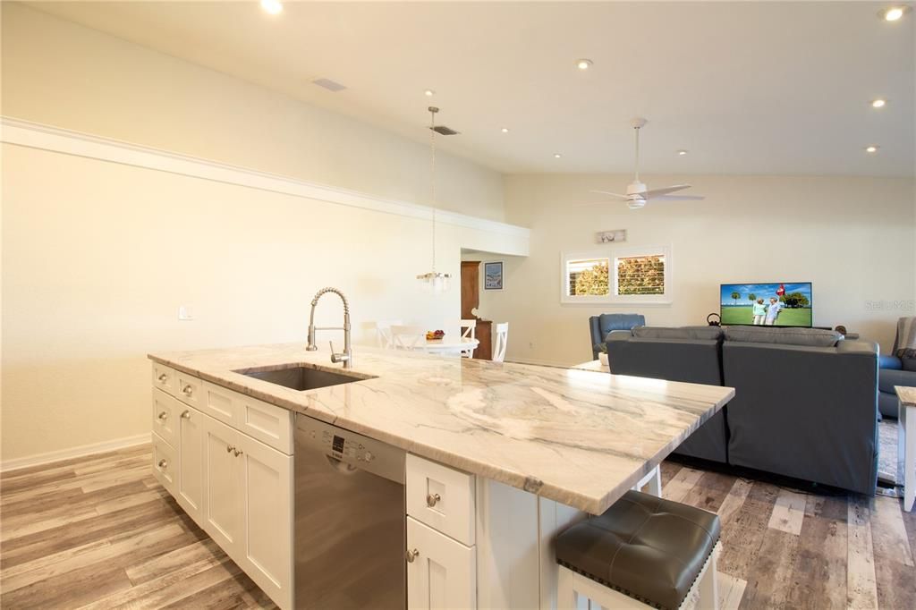 На продажу: $550,000 (2 спален, 2 ванн, 1205 Квадратных фут)