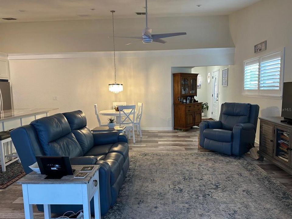 На продажу: $550,000 (2 спален, 2 ванн, 1205 Квадратных фут)