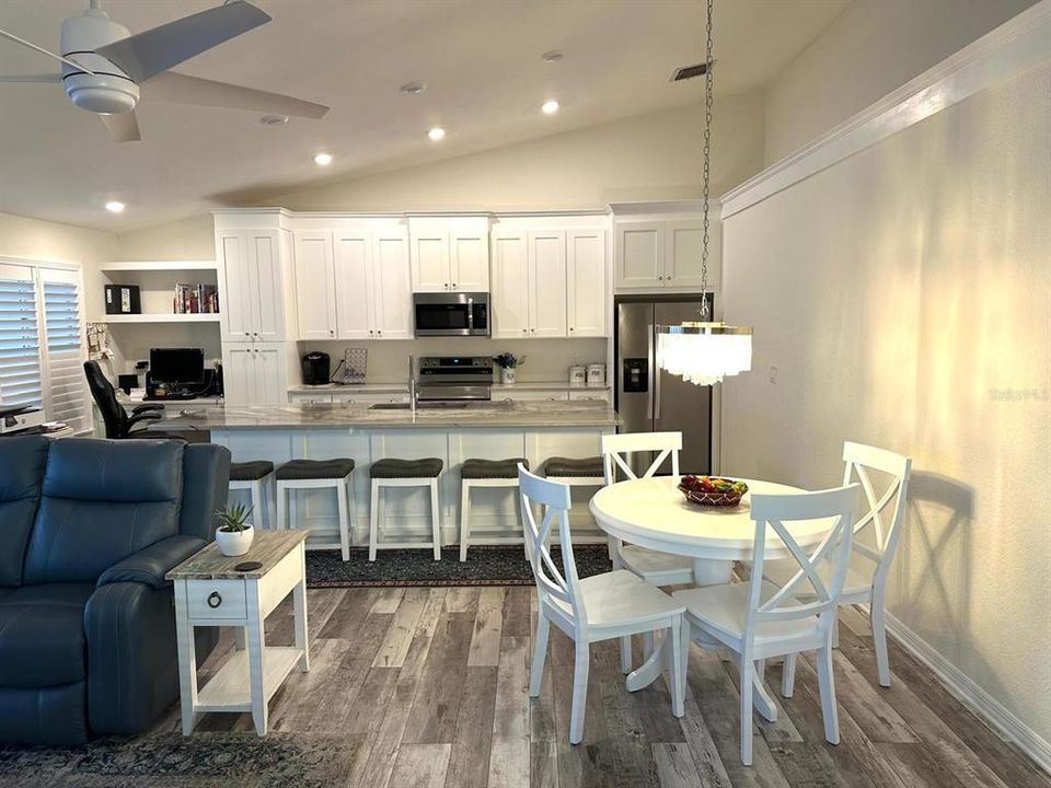 На продажу: $550,000 (2 спален, 2 ванн, 1205 Квадратных фут)