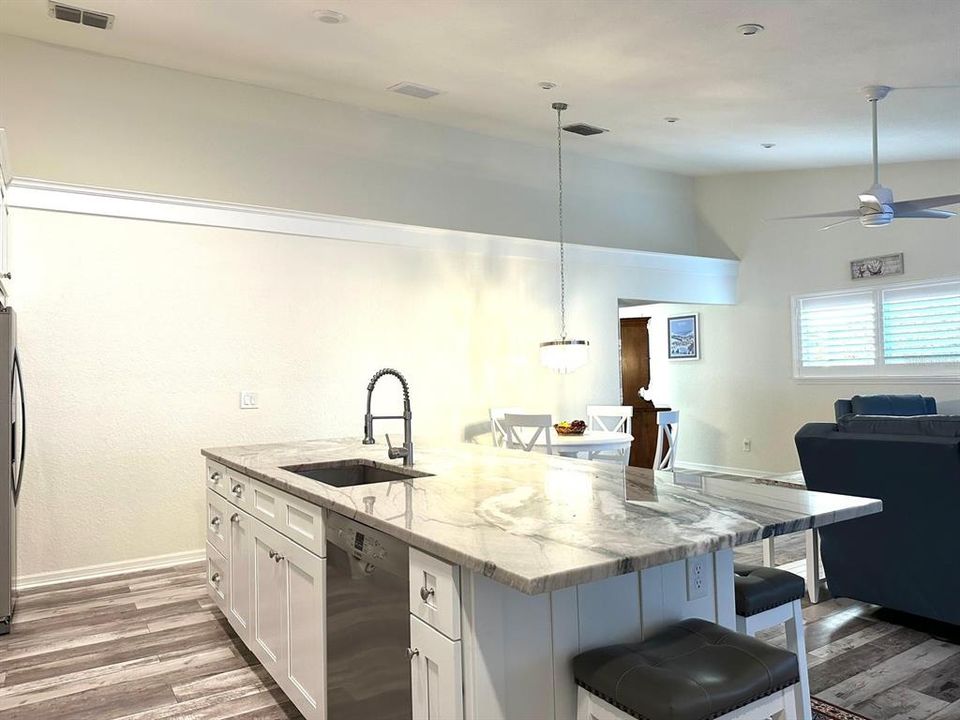 На продажу: $550,000 (2 спален, 2 ванн, 1205 Квадратных фут)