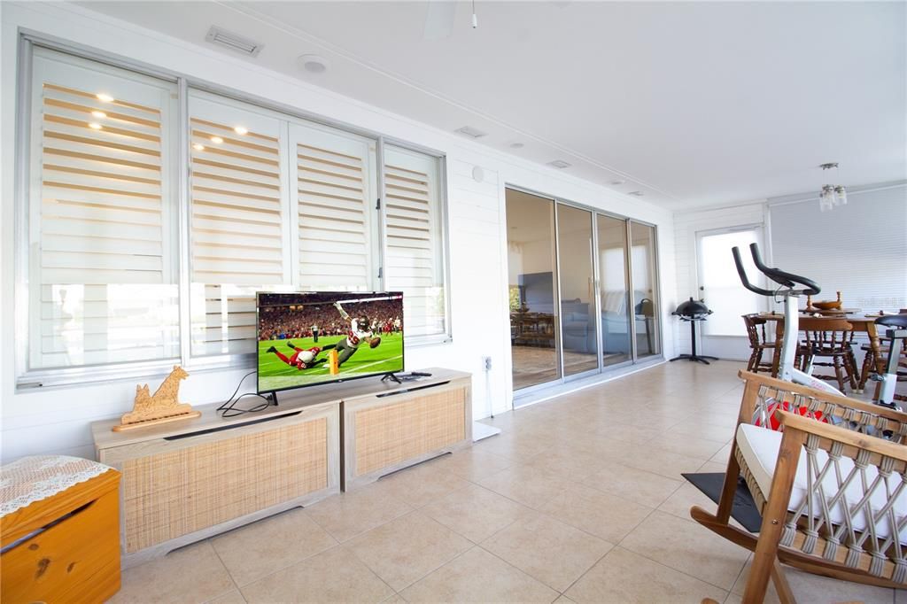 На продажу: $550,000 (2 спален, 2 ванн, 1205 Квадратных фут)