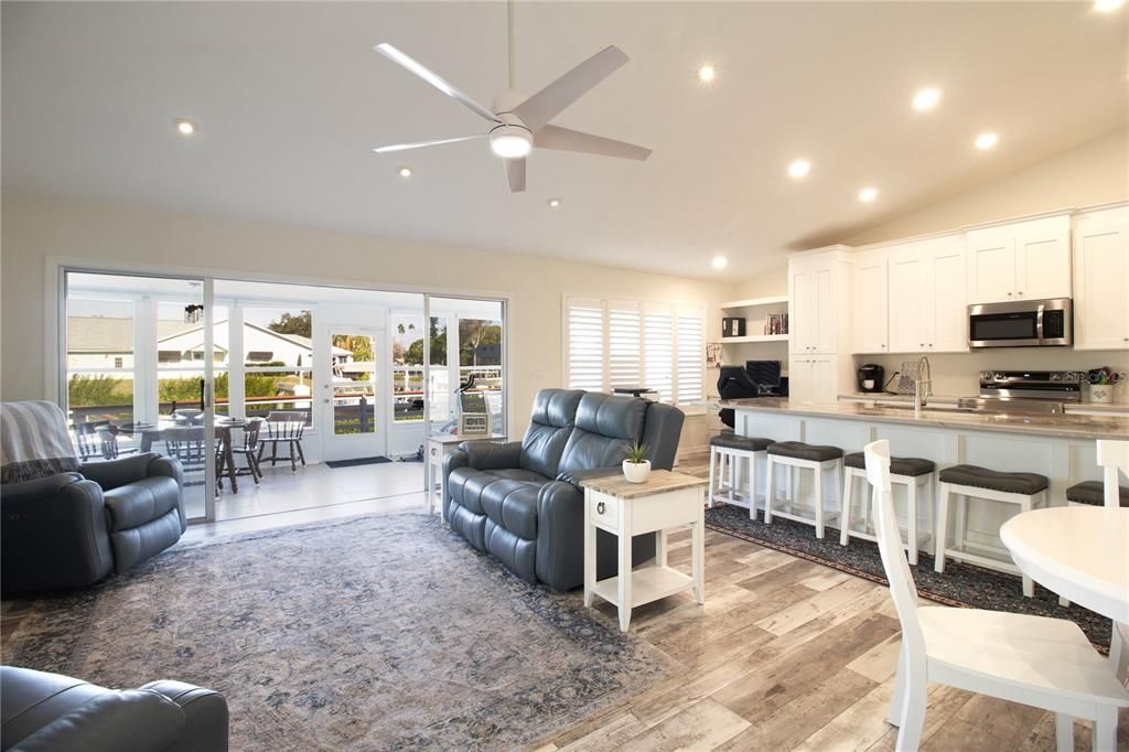 На продажу: $550,000 (2 спален, 2 ванн, 1205 Квадратных фут)