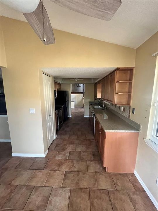 В аренду: $2,925 (4 спален, 2 ванн, 1920 Квадратных фут)