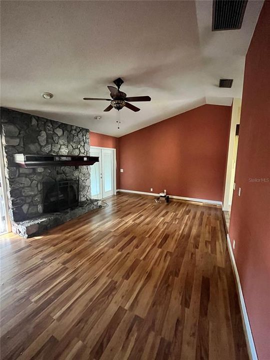 В аренду: $2,925 (4 спален, 2 ванн, 1920 Квадратных фут)