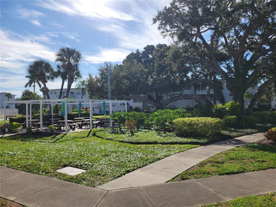 На продажу: $125,000 (2 спален, 1 ванн, 733 Квадратных фут)