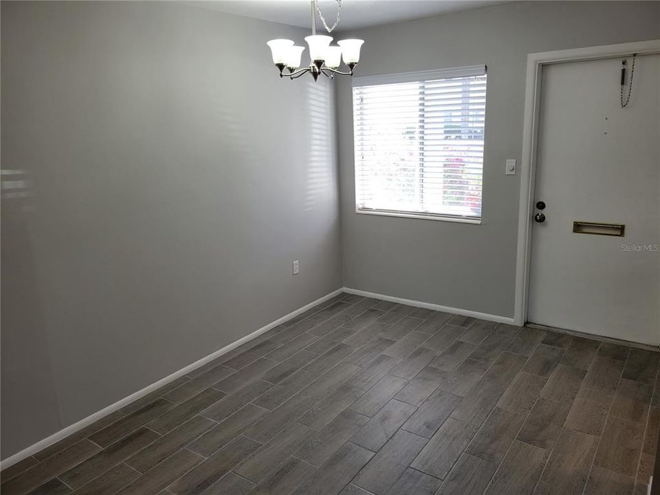 На продажу: $125,000 (2 спален, 1 ванн, 733 Квадратных фут)