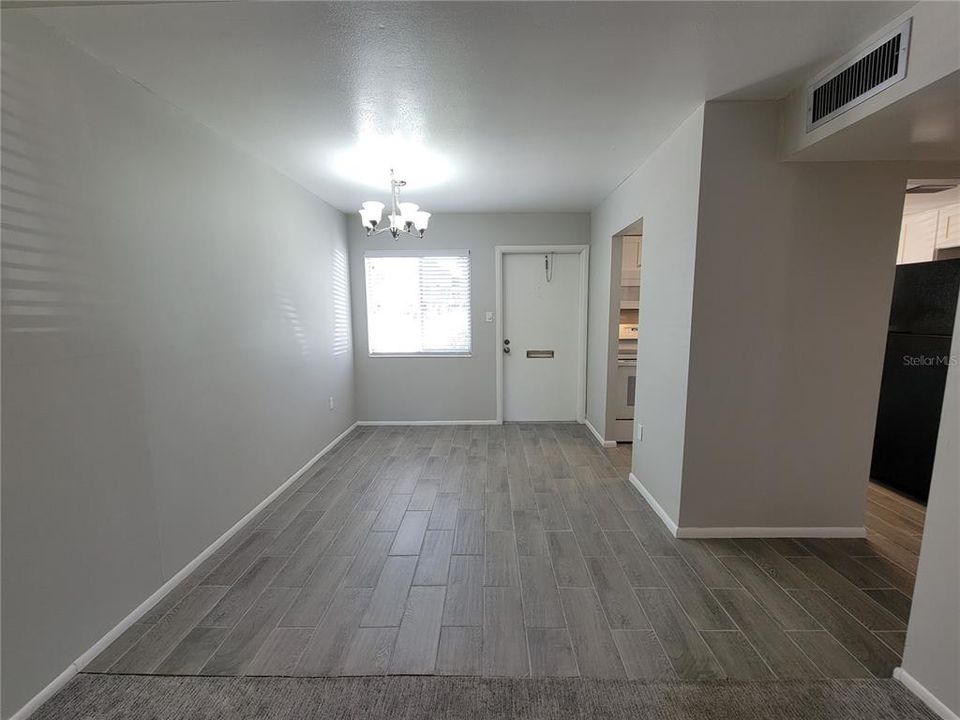 На продажу: $125,000 (2 спален, 1 ванн, 733 Квадратных фут)