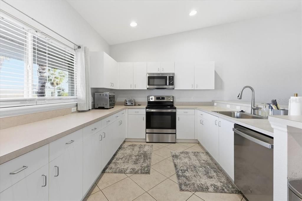 For Rent: $3,600 (3 beds, 2 baths, 1719 Square Feet)