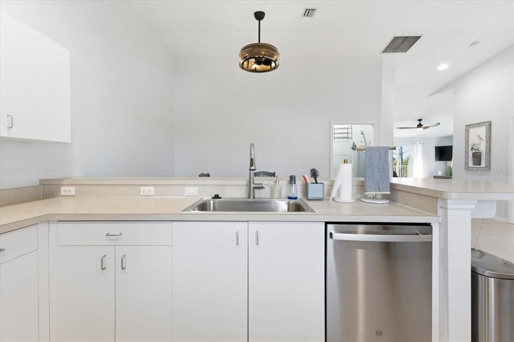 For Rent: $3,600 (3 beds, 2 baths, 1719 Square Feet)