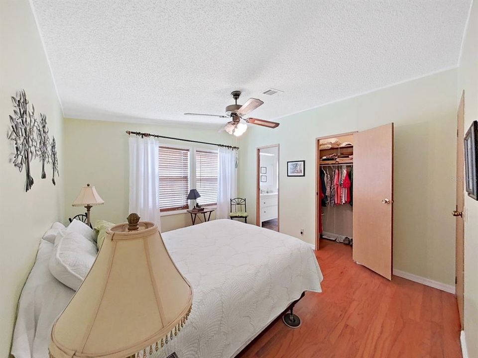 待售: $179,000 (3 贝兹, 2 浴室, 1056 平方英尺)