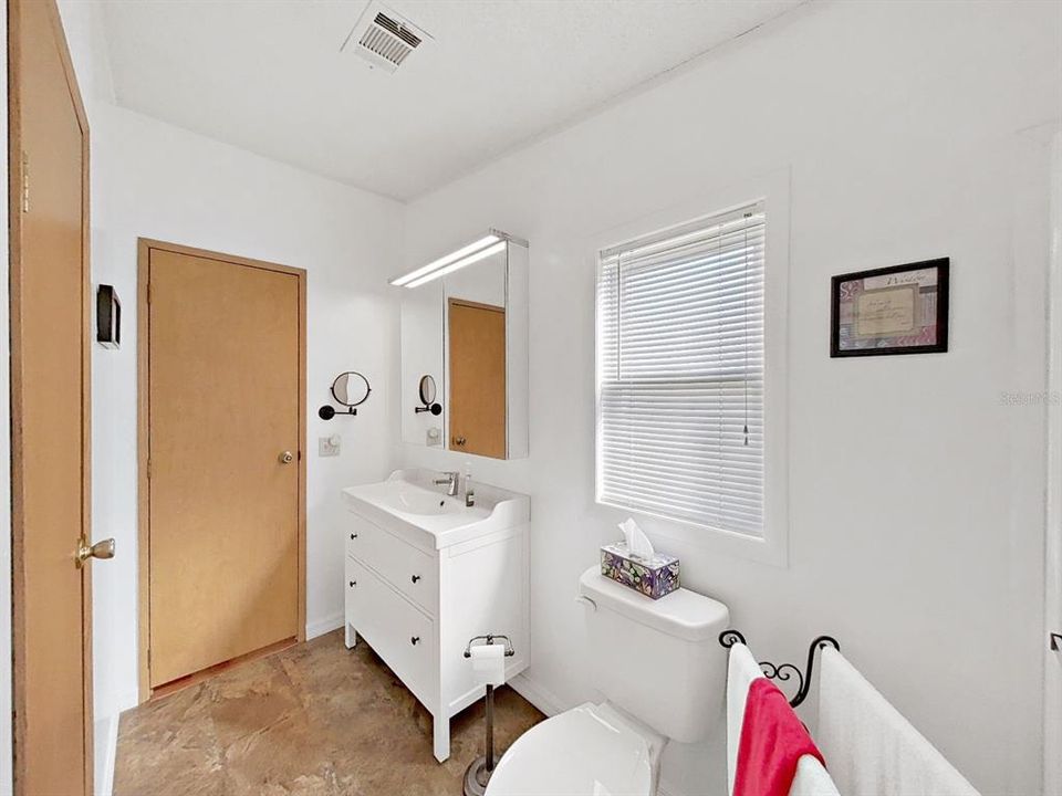 待售: $179,000 (3 贝兹, 2 浴室, 1056 平方英尺)