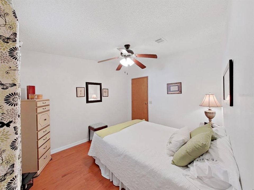 待售: $179,000 (3 贝兹, 2 浴室, 1056 平方英尺)