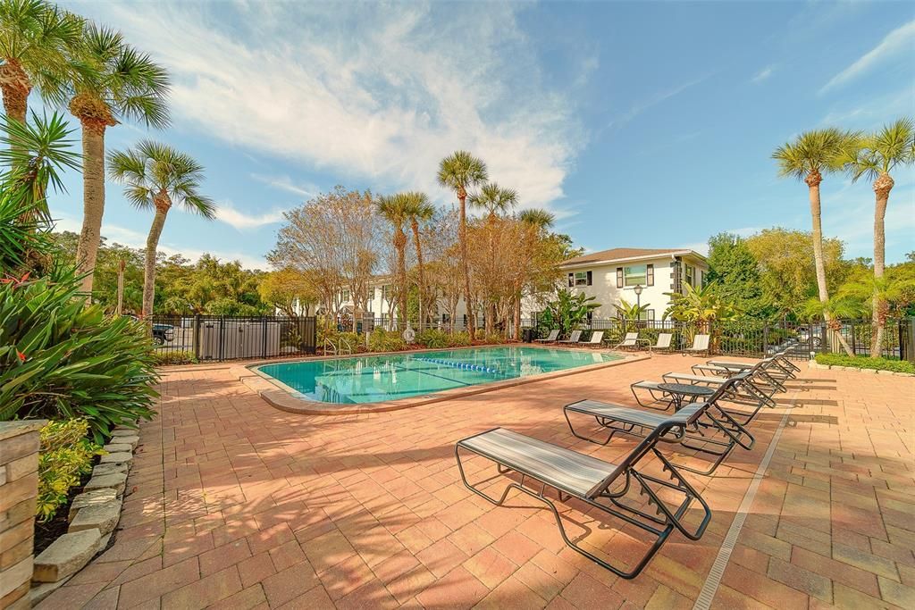 For Sale: $299,953 (2 beds, 2 baths, 881 Square Feet)