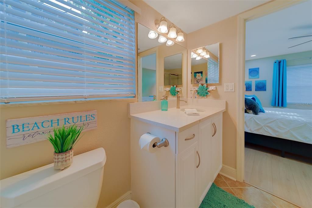 For Sale: $299,953 (2 beds, 2 baths, 881 Square Feet)