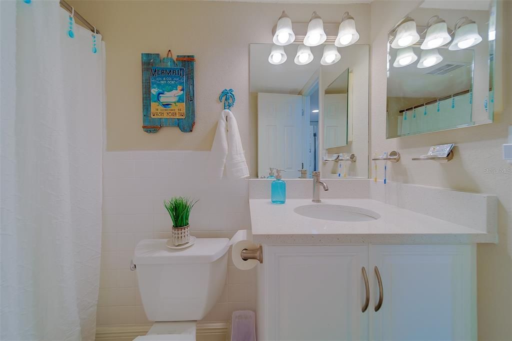 For Sale: $299,953 (2 beds, 2 baths, 881 Square Feet)