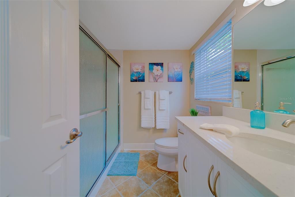 For Sale: $299,953 (2 beds, 2 baths, 881 Square Feet)