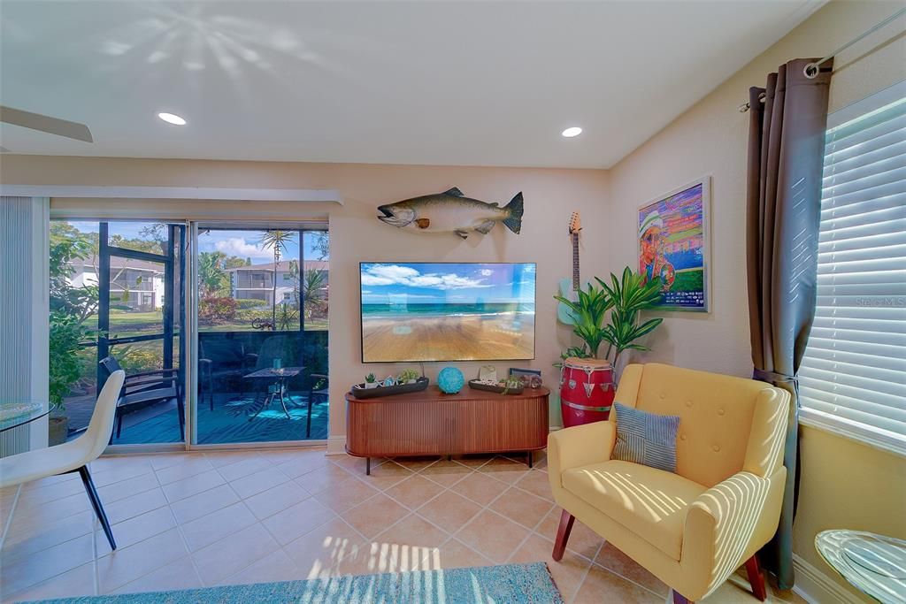 For Sale: $299,953 (2 beds, 2 baths, 881 Square Feet)