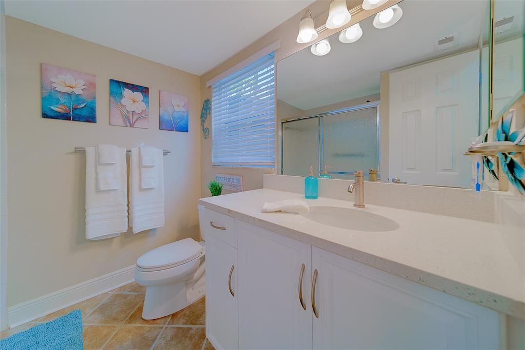 For Sale: $299,953 (2 beds, 2 baths, 881 Square Feet)