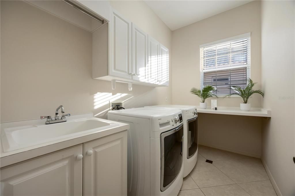 Active With Contract: $1,195,000 (3 beds, 3 baths, 2837 Square Feet)