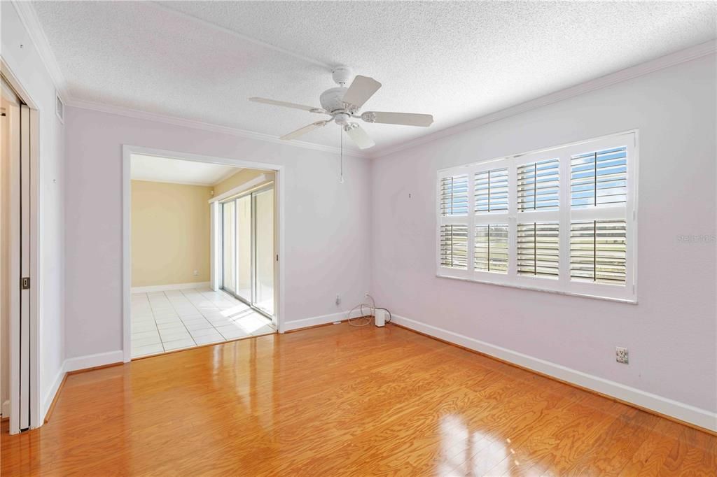 待售: $235,000 (2 贝兹, 2 浴室, 1118 平方英尺)