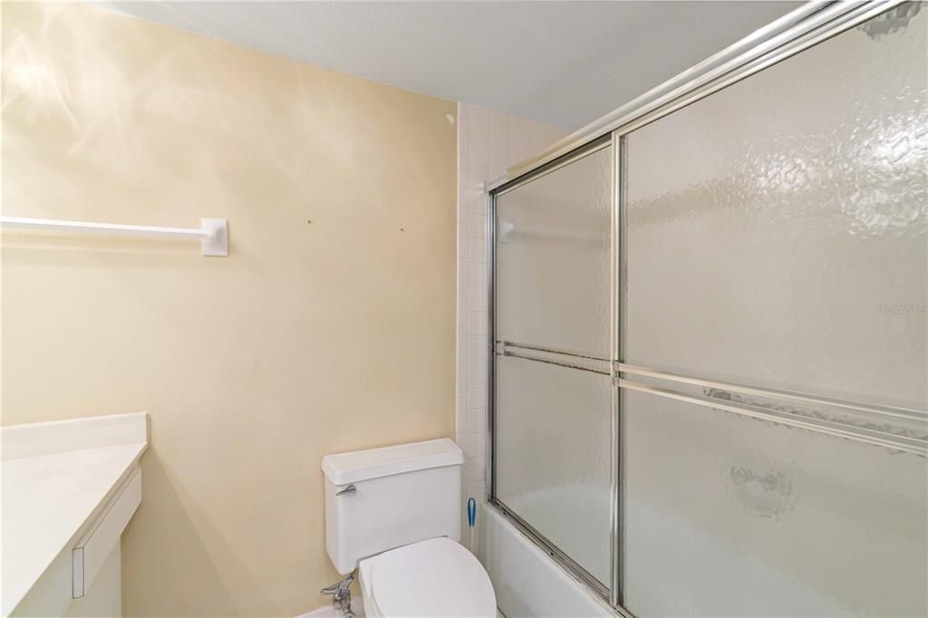 待售: $235,000 (2 贝兹, 2 浴室, 1118 平方英尺)