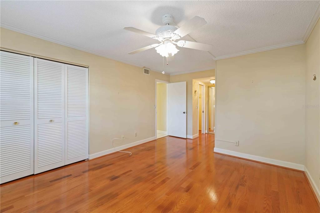 待售: $235,000 (2 贝兹, 2 浴室, 1118 平方英尺)