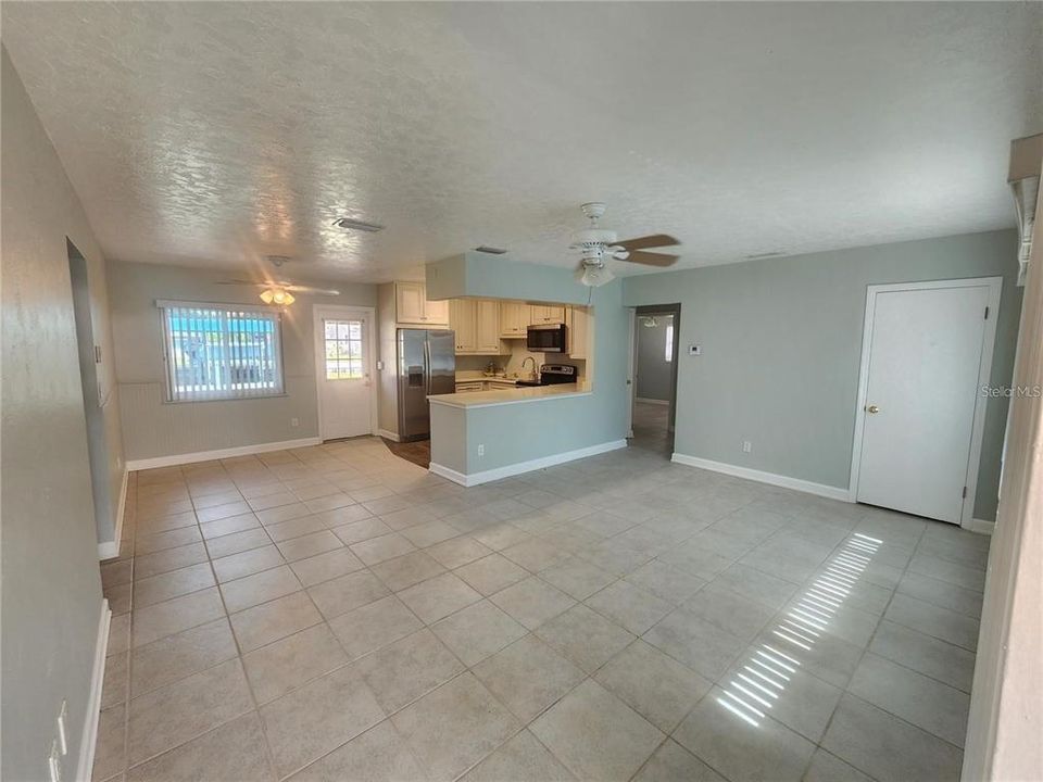 В аренду: $2,800 (3 спален, 2 ванн, 1200 Квадратных фут)