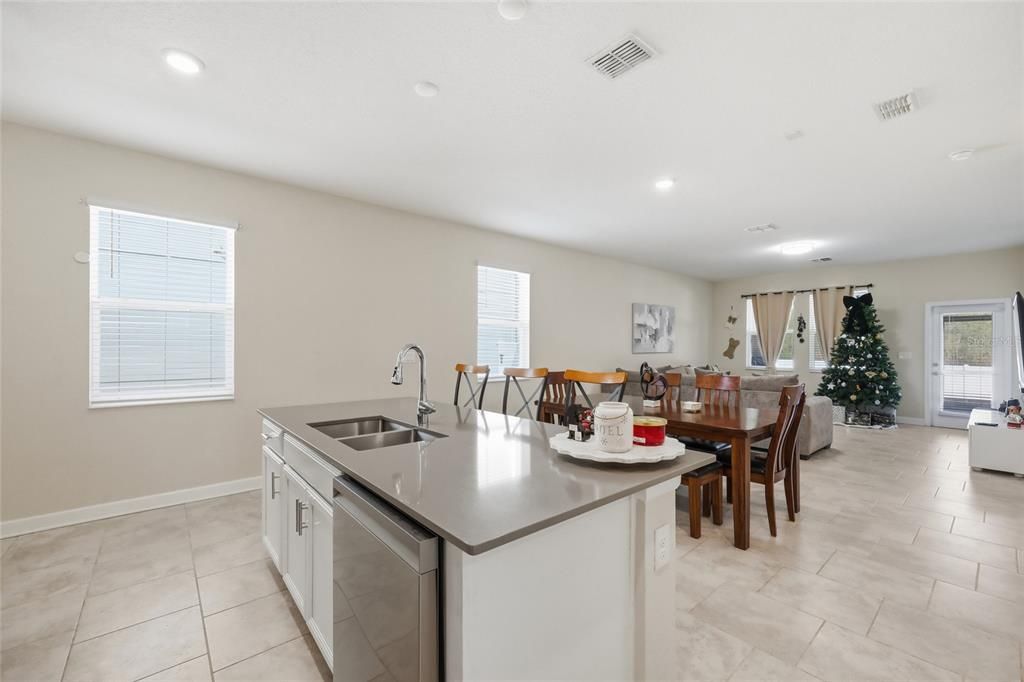 待售: $400,000 (3 贝兹, 2 浴室, 1970 平方英尺)