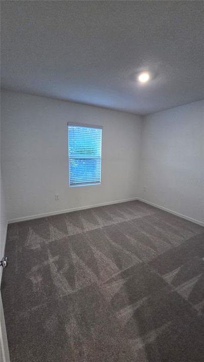 出租: $2,090 (4 贝兹, 3 浴室, 2200 平方英尺)