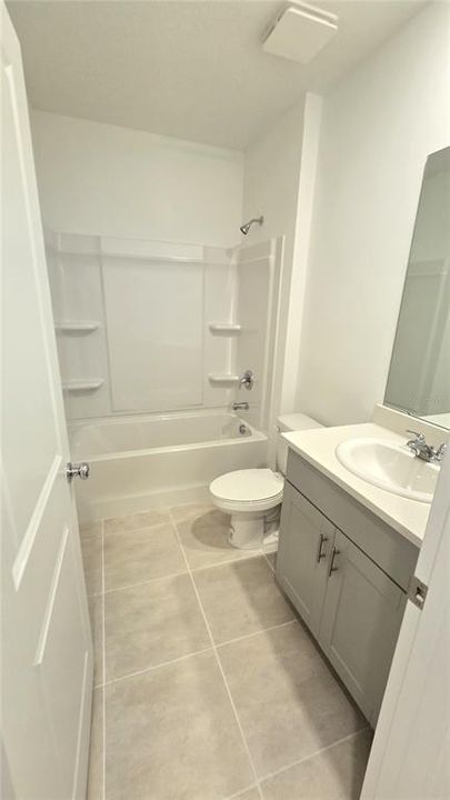 出租: $2,090 (4 贝兹, 3 浴室, 2200 平方英尺)