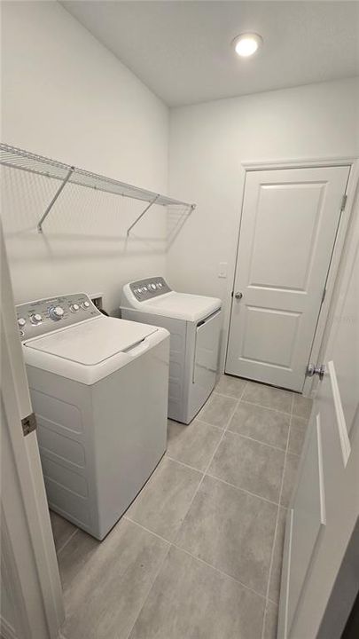 出租: $2,090 (4 贝兹, 3 浴室, 2200 平方英尺)