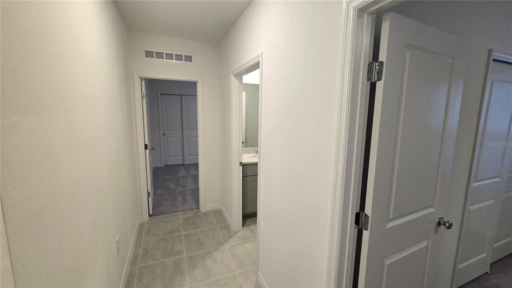 出租: $2,090 (4 贝兹, 3 浴室, 2200 平方英尺)