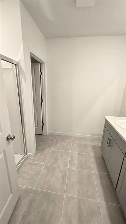 出租: $2,090 (4 贝兹, 3 浴室, 2200 平方英尺)