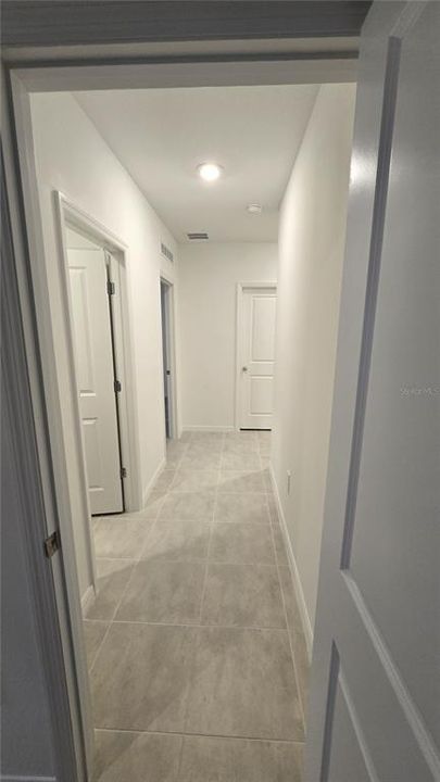 出租: $2,090 (4 贝兹, 3 浴室, 2200 平方英尺)