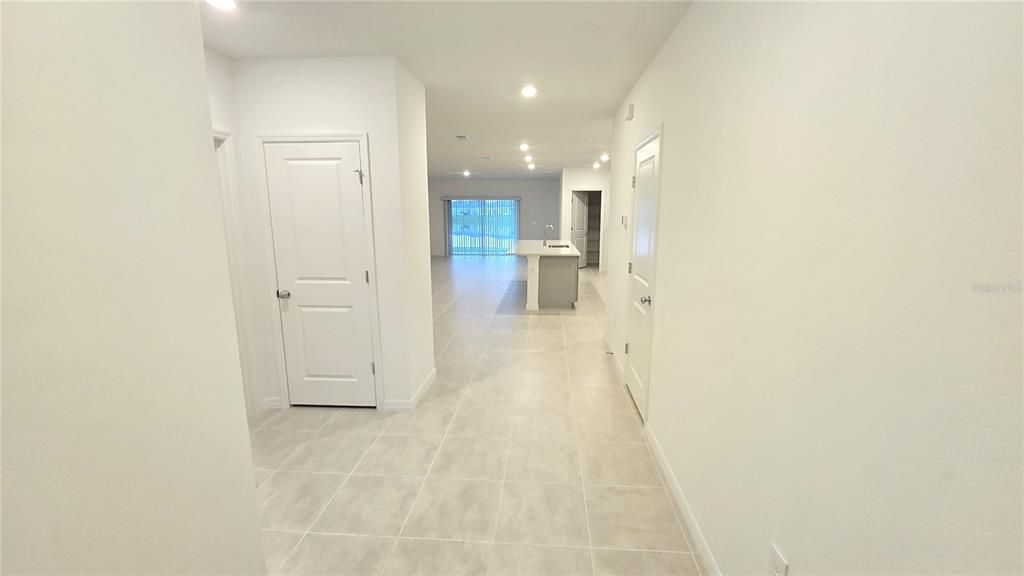 出租: $2,090 (4 贝兹, 3 浴室, 2200 平方英尺)