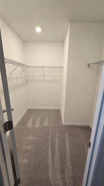 出租: $2,090 (4 贝兹, 3 浴室, 2200 平方英尺)