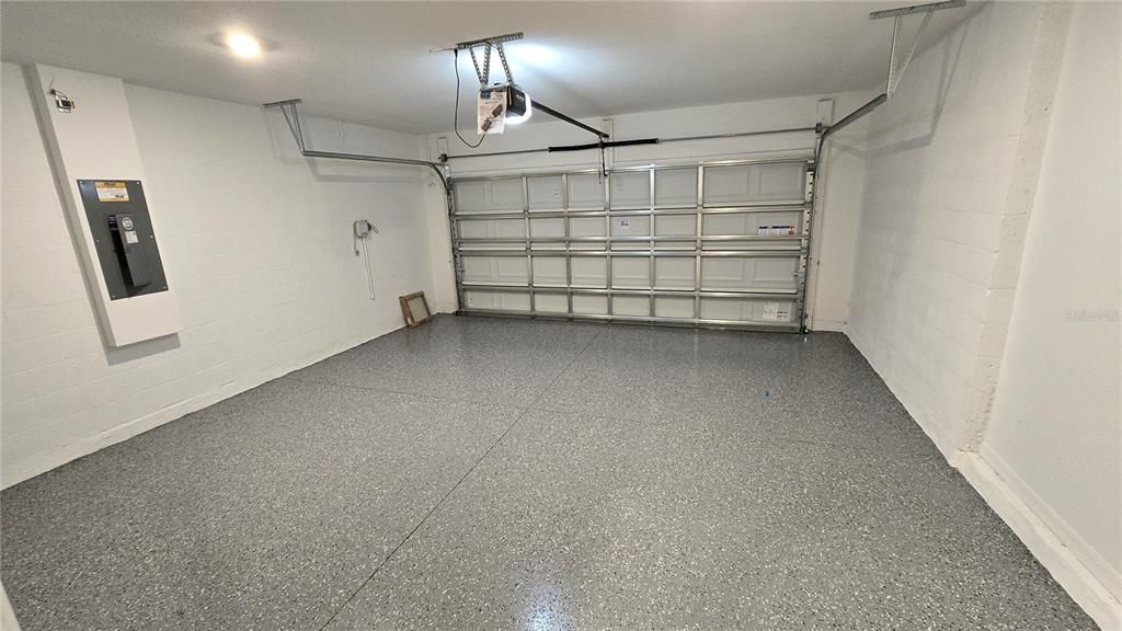 出租: $2,090 (4 贝兹, 3 浴室, 2200 平方英尺)