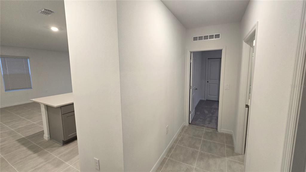 出租: $2,090 (4 贝兹, 3 浴室, 2200 平方英尺)