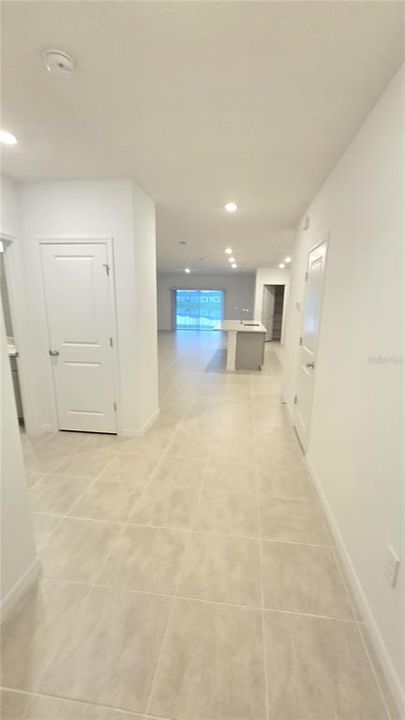 出租: $2,090 (4 贝兹, 3 浴室, 2200 平方英尺)