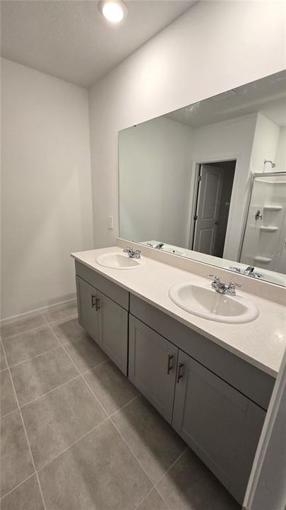 出租: $2,090 (4 贝兹, 3 浴室, 2200 平方英尺)