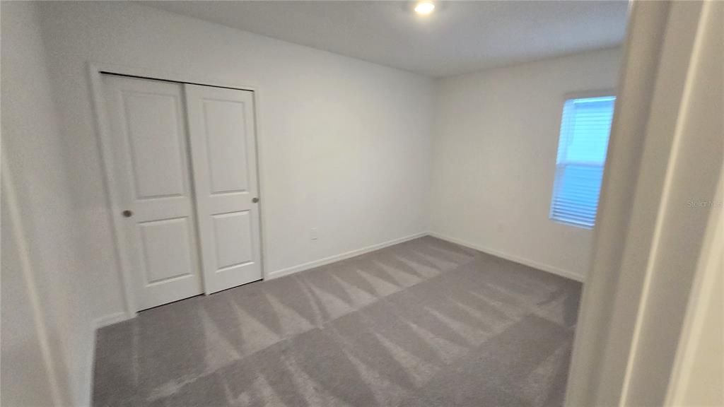 出租: $2,090 (4 贝兹, 3 浴室, 2200 平方英尺)