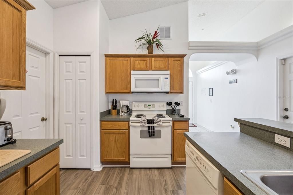 For Sale: $369,000 (4 beds, 2 baths, 1412 Square Feet)