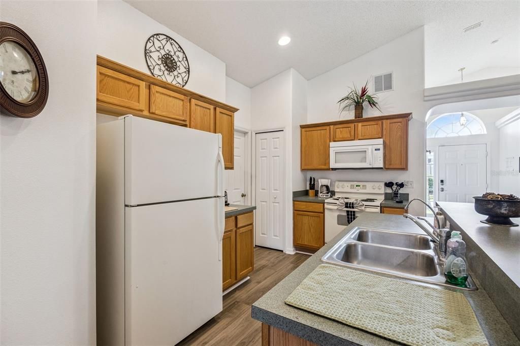 For Sale: $369,000 (4 beds, 2 baths, 1412 Square Feet)