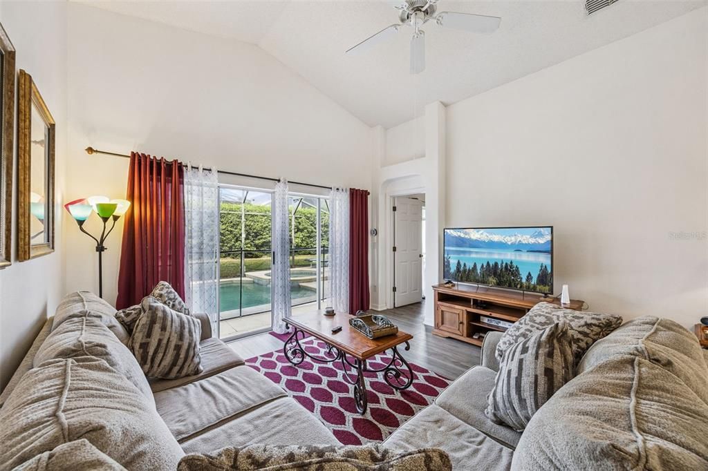 For Sale: $369,000 (4 beds, 2 baths, 1412 Square Feet)