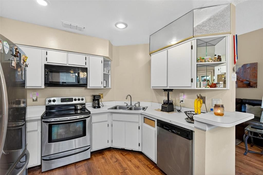 待售: $259,900 (3 贝兹, 2 浴室, 1358 平方英尺)