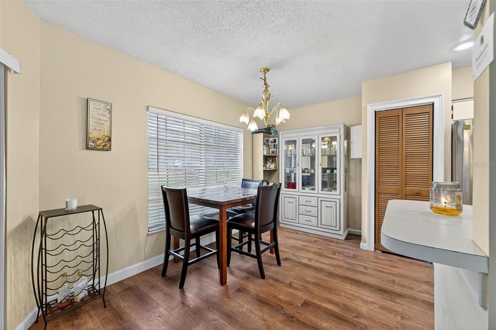 待售: $259,900 (3 贝兹, 2 浴室, 1358 平方英尺)