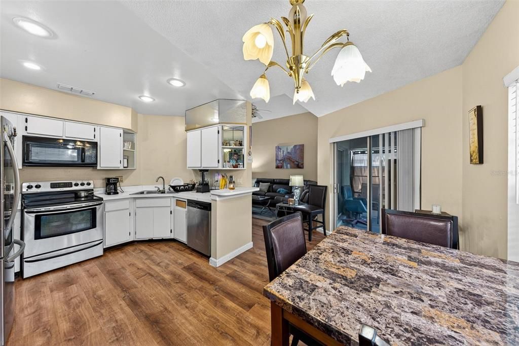 待售: $259,900 (3 贝兹, 2 浴室, 1358 平方英尺)