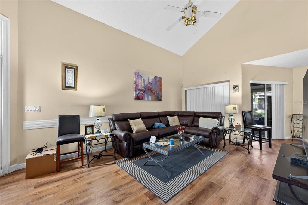 待售: $259,900 (3 贝兹, 2 浴室, 1358 平方英尺)